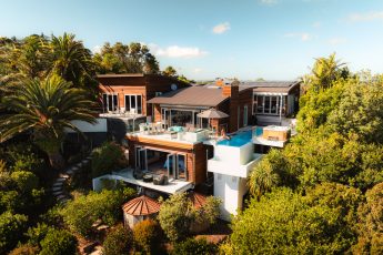 Cloud 9 luxury holiday home surrounded by native bush - Bay of Islands, New Zealand