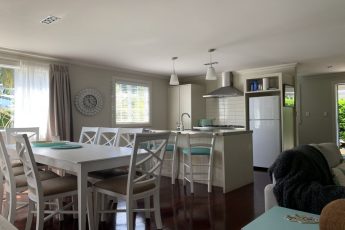 Capital Cottage Kitchen, accommodates up to 8 persons