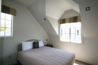Capital Cottage - Bedroom 2, Queen bed